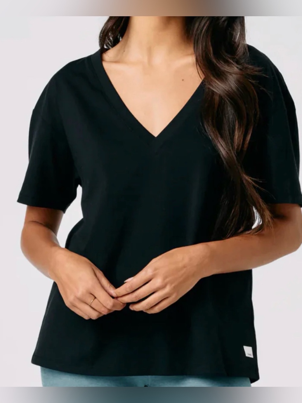 Vuori Sutton Black V Neck Cotton Short Sleeve  T Shirt SZ. M EUC